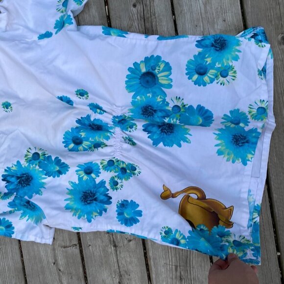 RARE Warner Bros Scooby Doo Floral Nursing Scrubs Medium Stained - Picture 2 of 6